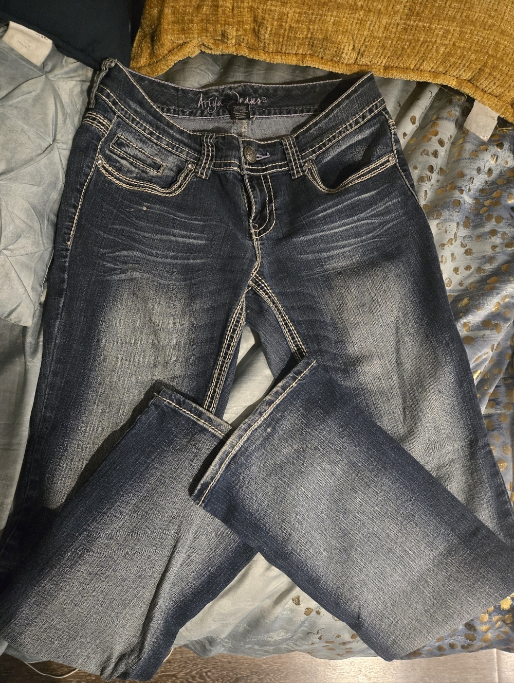 Ariya Jeans Mid Rise Stitched Bling Stretch